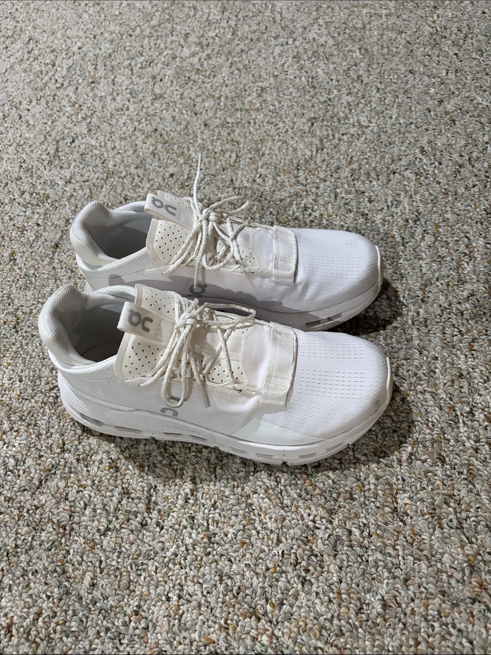 White women’s ON CLOUD shoes - Picture 2 of 3